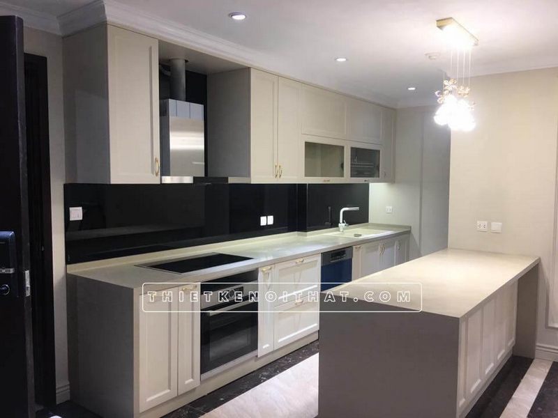 . Với đường nét đơn giản, tủ bếp tân cổ điển tinh tế giúp phòng bếp trở nên tiện nghi hơn.